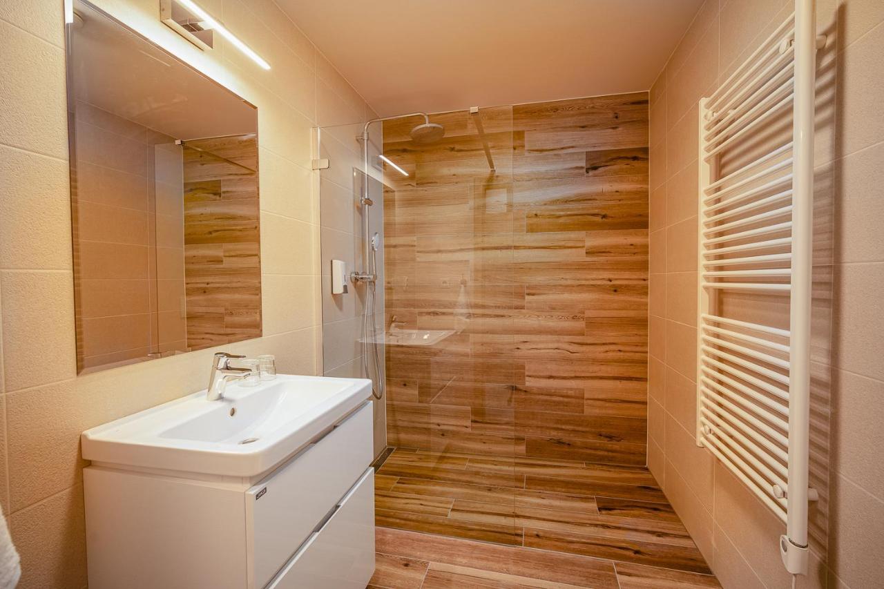 Garni Hotel Dock Bratislava Eksteriør billede