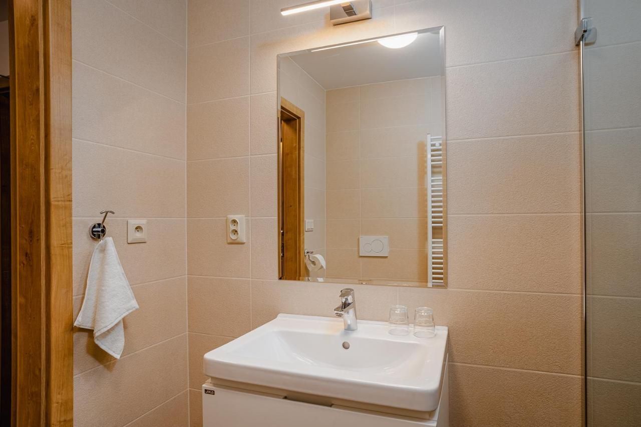 Garni Hotel Dock Bratislava Eksteriør billede