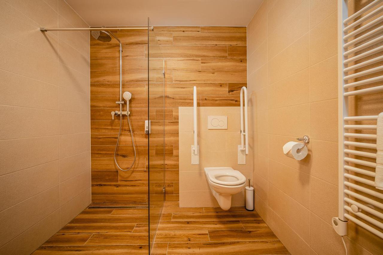 Garni Hotel Dock Bratislava Eksteriør billede
