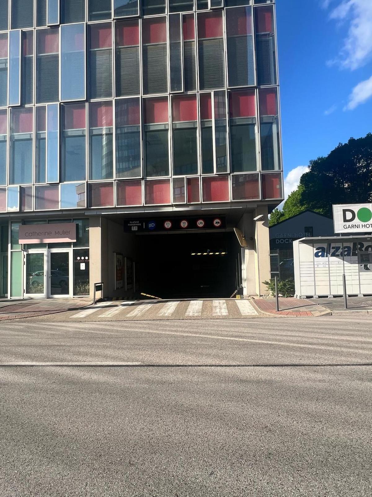 Garni Hotel Dock Bratislava Eksteriør billede